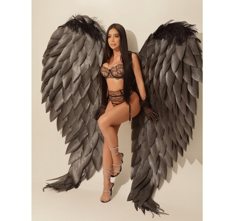 Escorts East London Gants Hill Station - East London - Photos for 🥵 Gorgeous Curvy petit 🔥Brazilian party girl