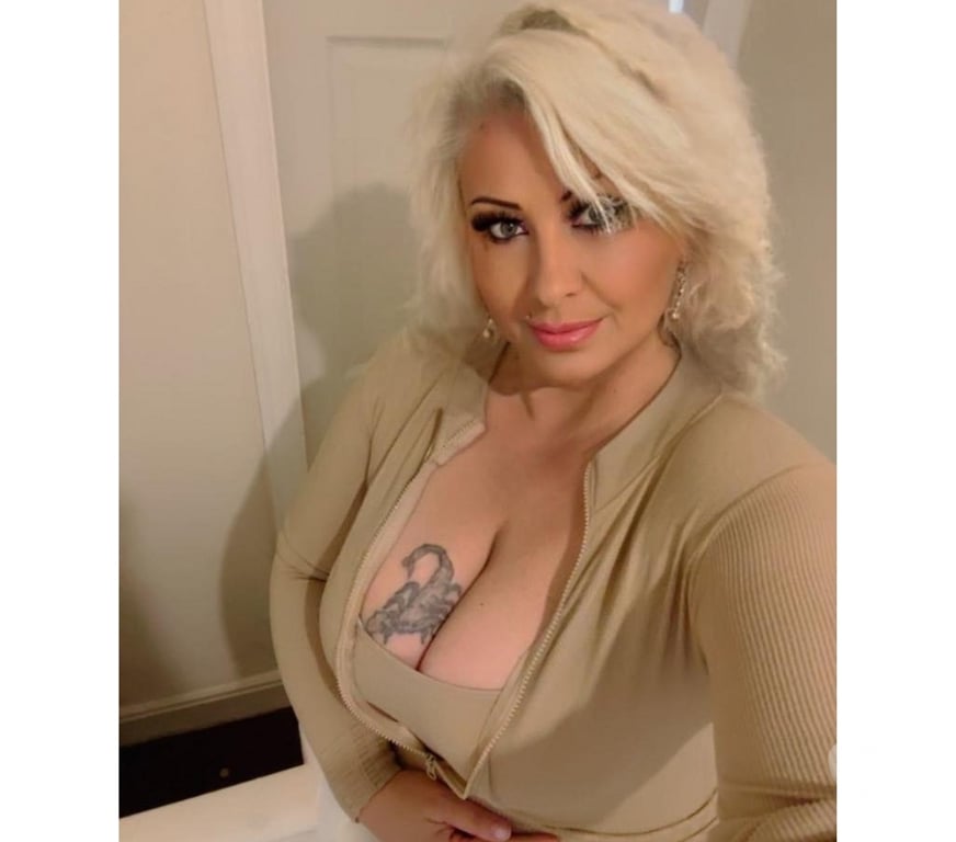 Escorts East London Goodmayes - East London - Photos for AMANDA HORNY MILF BIG NATURAL BOOBS RELAX KISS