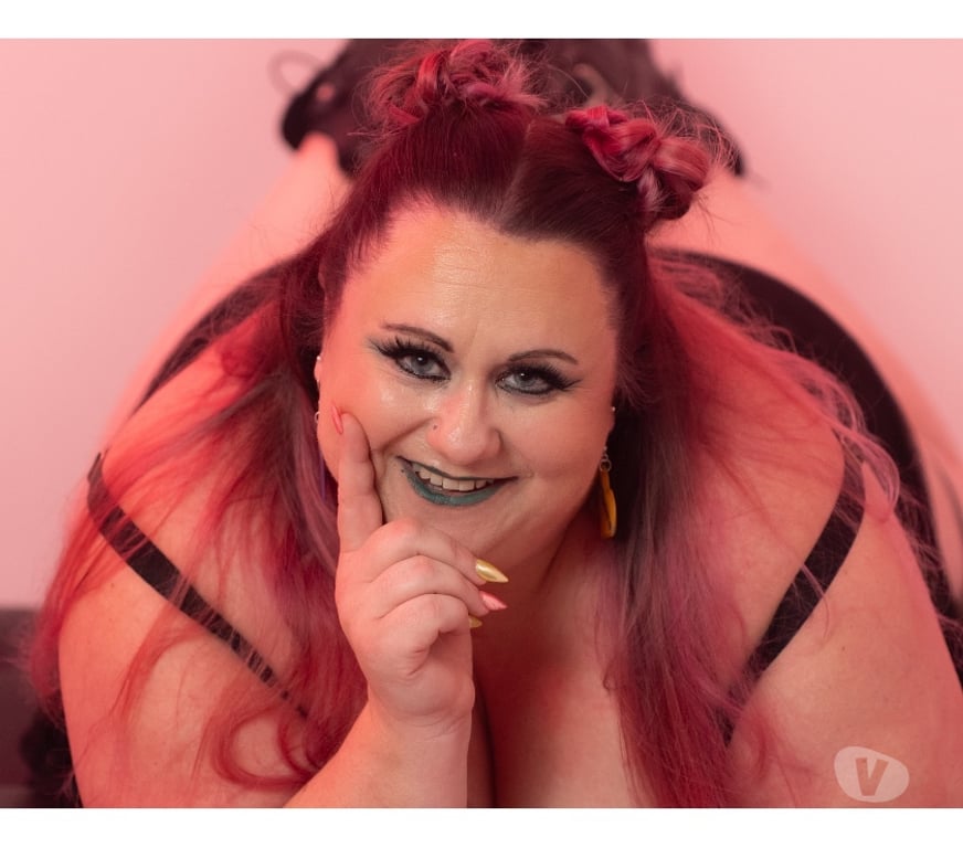 Escorts Somerset Ilchester - Somerset - Photos for British SSBBW - Curvy, Confident & Very Naughty