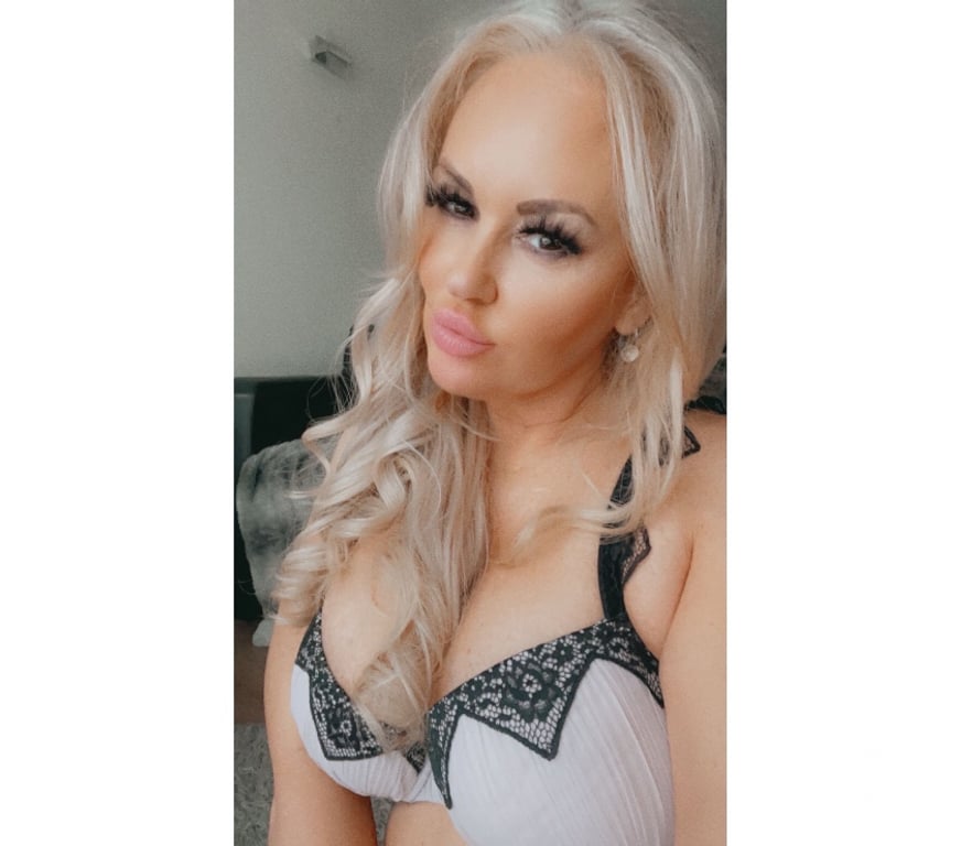 Escorts West Midlands Walsall - Photos for Stunning Welsh Blonde the ultimate MILF