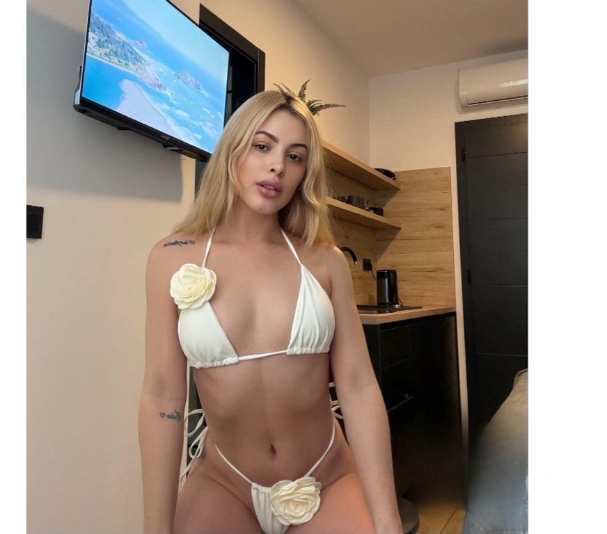 Escorts Gloucestershire Cheltenham - Photos for Pettite doll real pics caring only here few days , outcalls