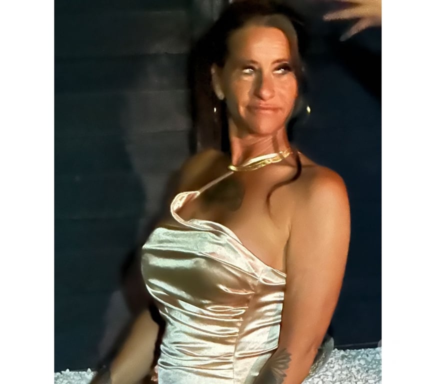 Escorts Essex Thurrock - Essex - Photos for Hot Essex milf Navystorm