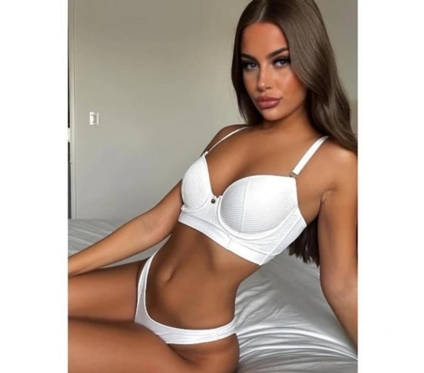 Escorts Hampshire Rushmoor - Photos for EMBRA NEW IN TOWN PARTY GIRL NO RUSH