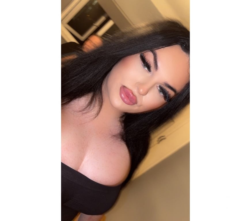 Trans Escorts Central London Mayfair - Central London - Photos for 7inch Irish curvy Trans in Perivale Ealing
