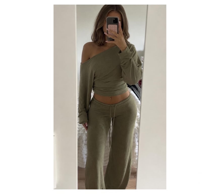 Escorts West Northamptonshire Northampton - West Northamptonshire - Photos for **PETITE — SASSY & VERY CHEEKY** Liz