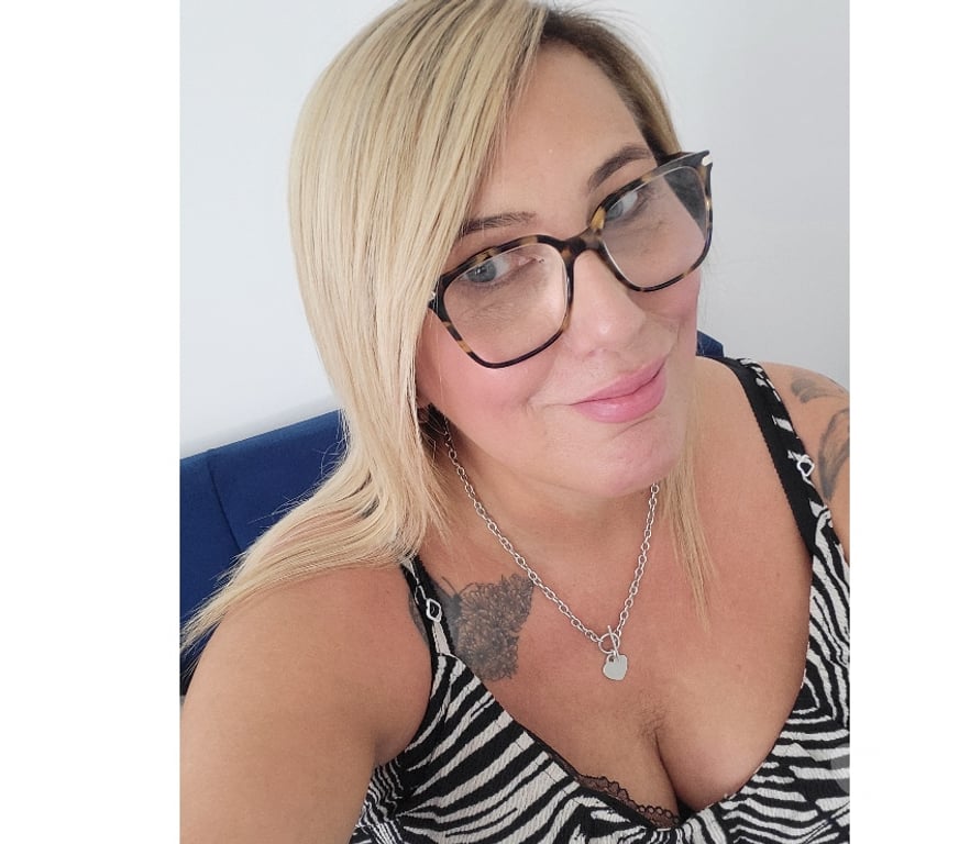 Escorts Suffolk Ipswich - Photos for English curvy milf rachel