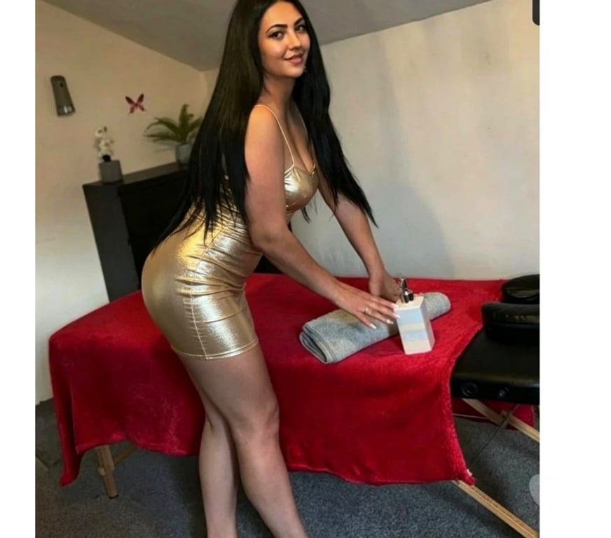 Escorts West Yorkshire Leeds - Photos for professional full body massage by Amira💆