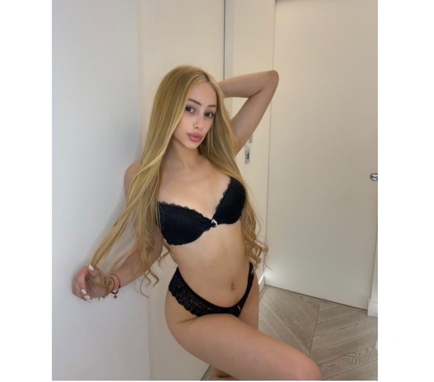 Escorts South West London Earl's Court Station - South West London - Photos for PETITTE SWEETY Jack Parties🥂SOME EXTRAS ARE INCLUDED