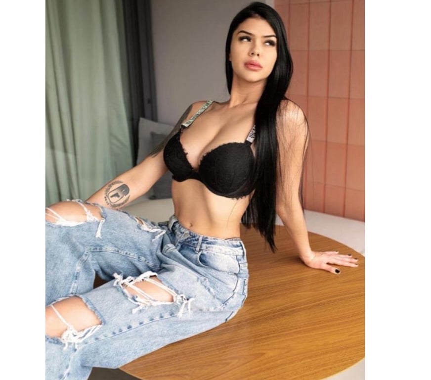 Escorts Essex Brentwood - Photos for Your delicious Brunette baddie babe!!!
