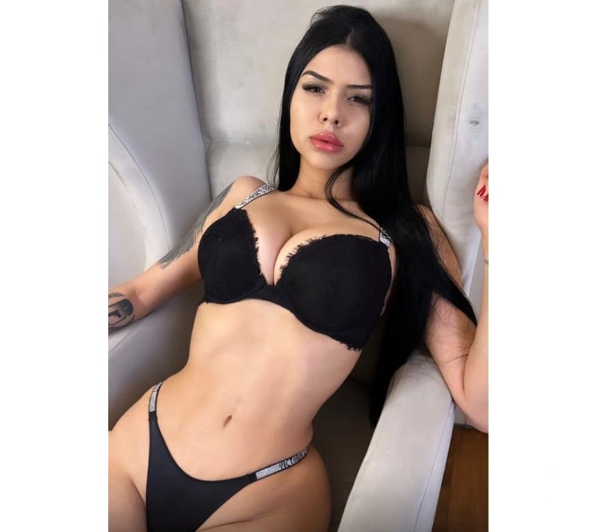 Escorts Essex Brentwood - Photos for Your delicious Brunette baddie babe!!!