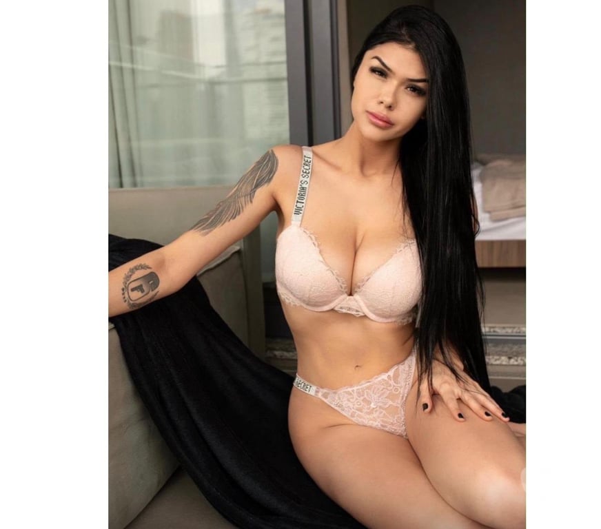 Escorts Essex Brentwood - Photos for Your delicious Brunette baddie babe!!!