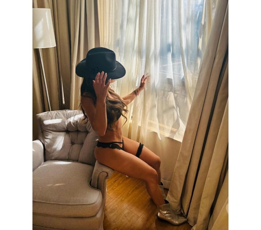 Escorts East London Pudding Mill Lane - DLR Station - East London - Photos for I’m naughty and open mind 🫰🏽SOME EXTRAS ARE INCLUDED