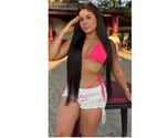 Luton Town Centre - Luton — Brunette ready for domination
