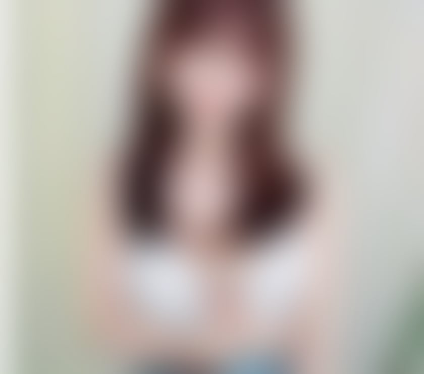 Eastbourne Town Centre - Eastbourne — Korean girl ❤️ Available for one week ❤️