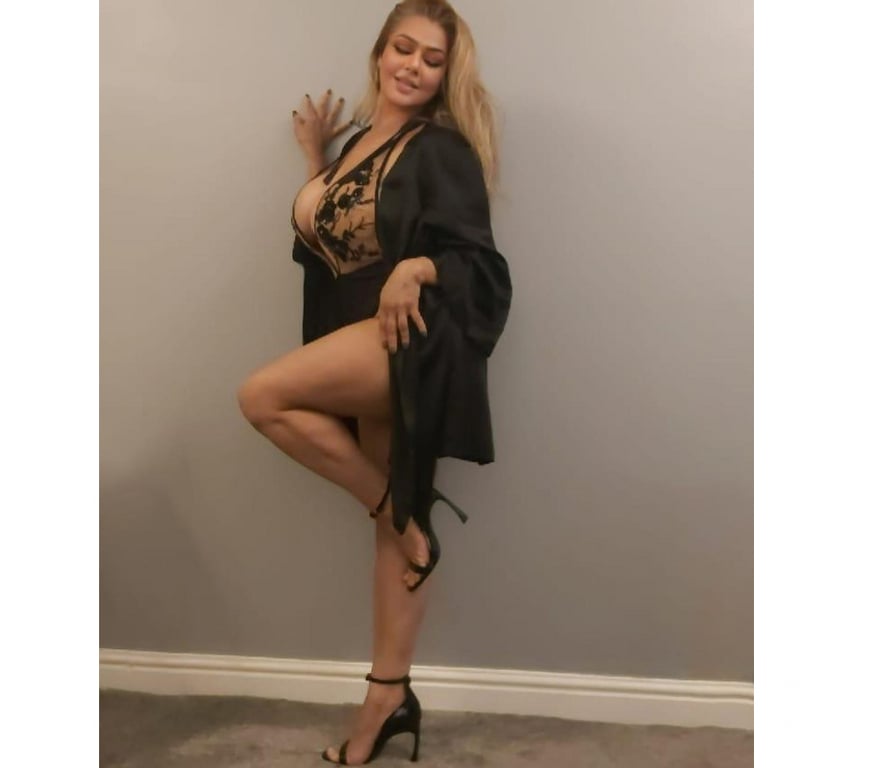 Escorts Gloucestershire Gloucester - Photos for HOT Fun Loving Latina Lola! 🎉PARTY🎉🫦
