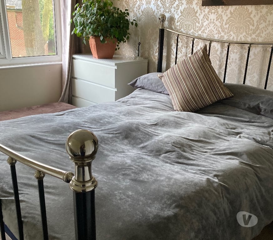 Gay Dating West Yorkshire Leeds - Photos for 2 guys looking fof others to chill with and have fun