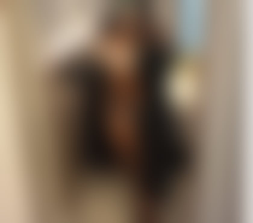 Escorts West London Hillingdon - Photos for Ebony Canadian Emily back at Heathrow 24th-29TH Sept