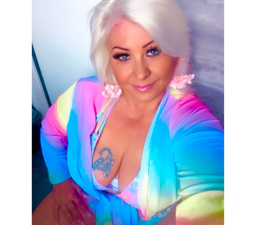 Escorts East London Goodmayes - East London - Photos for AMANDA HORNY MILF BIG NATURAL BOOBS RELAX KISS 💋