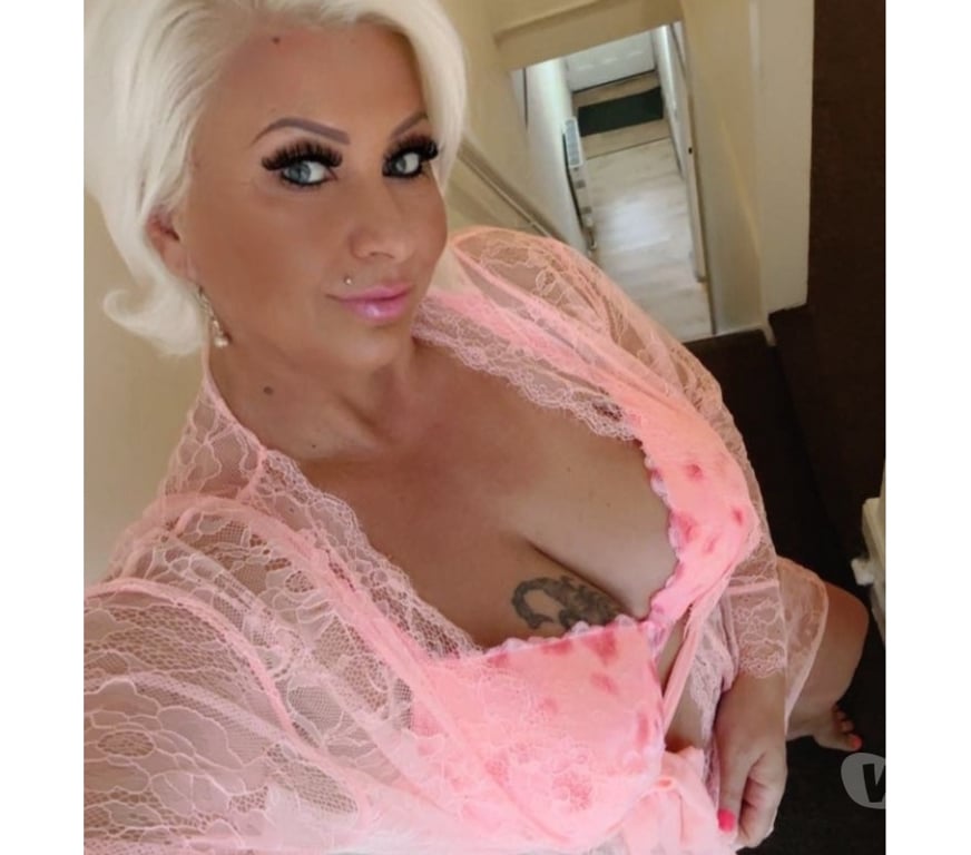 Escorts East London Goodmayes - East London - Photos for AMANDA HORNY MILF BIG NATURAL BOOBS RELAX KISS 💋
