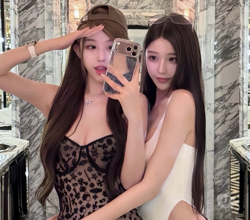 Escorts Aberdeen Aberdeen City Centre - Aberdeen - Photos for NEW Asian 4 Hand Massage Double Girls Kissing
