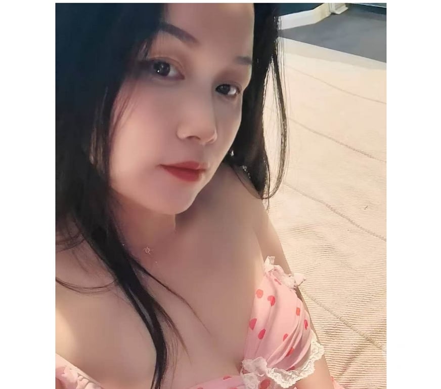 Escorts Aberdeen Aberdeen City Centre - Aberdeen - Photos for NEW Busty Girl LARA Kissing Full Body Massage