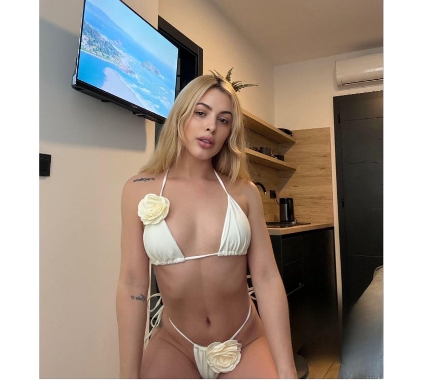 Escorts Hampshire Portsmouth - Photos for Doll real French kiss included, no rush, caring pettite