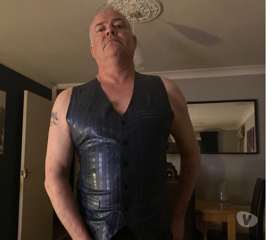  Gay massage West Yorkshire Leeds - Photos for Horny sensual 49 year old guy who accoms