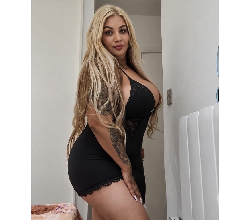 Escorts Surrey Spelthorne - Photos for 💎Beautiful Bella💎 HUGE BOOBS IN YOUR FACE😍🍉