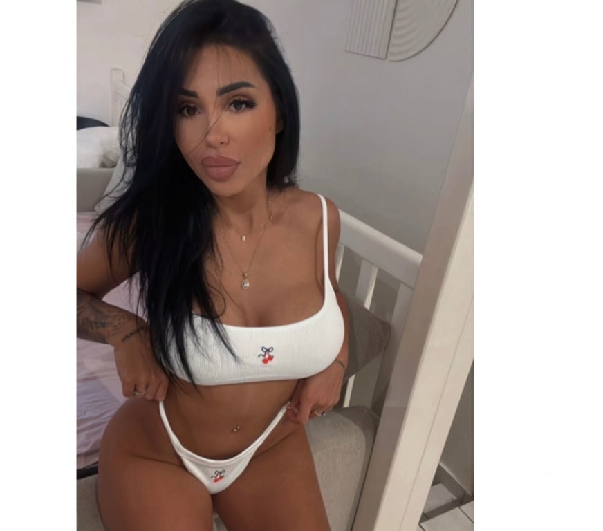 Escorts Peterborough Peterborough City Centre - Peterborough - Photos for Ema New in Town!!