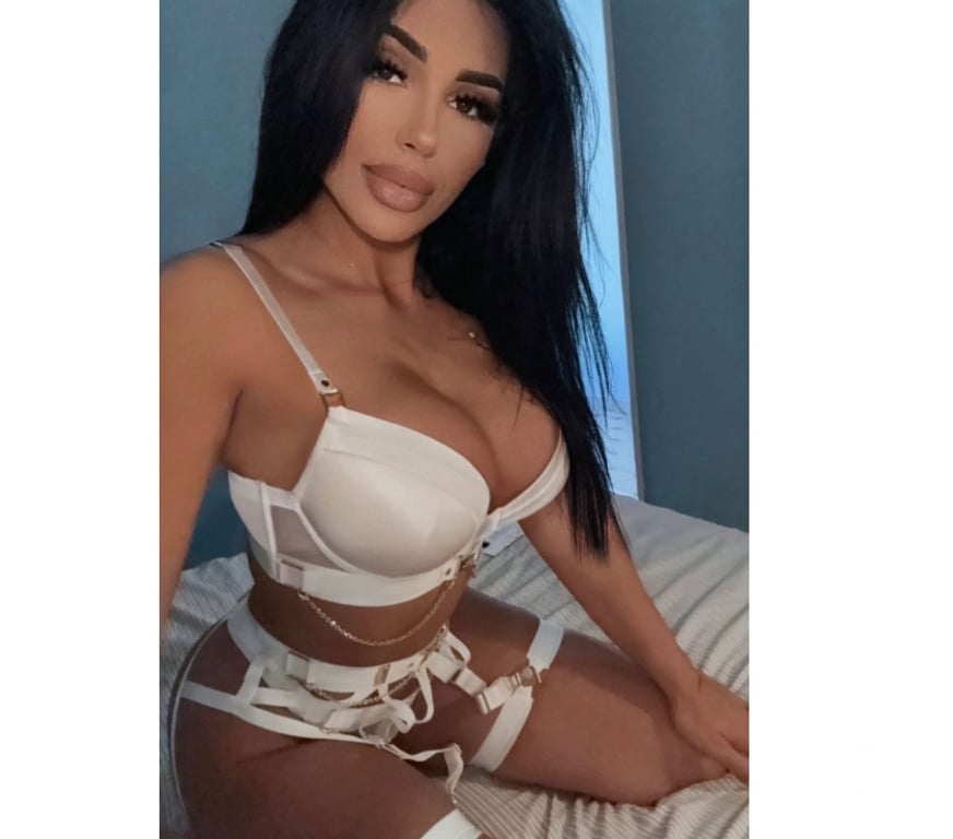 Escorts Peterborough Peterborough City Centre - Peterborough - Photos for Ema New in Town!!