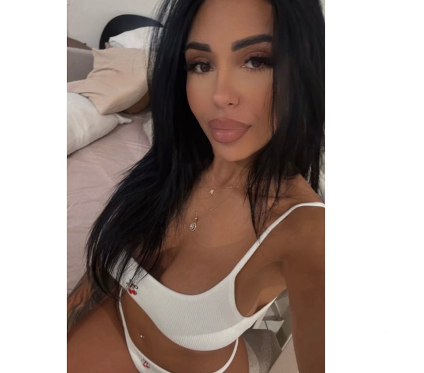 Escorts Peterborough Peterborough City Centre - Peterborough - Photos for Ema New in Town!!