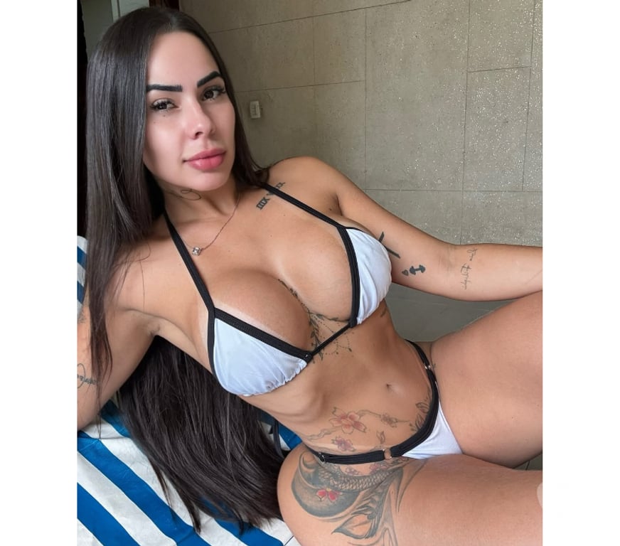 Escorts Bedfordshire Luton - Photos for Julie brunette beauty