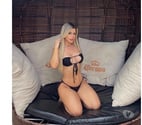 Bush Hill Park Station - Enfield — Beautiful and sexy lady 😍🤩❤️