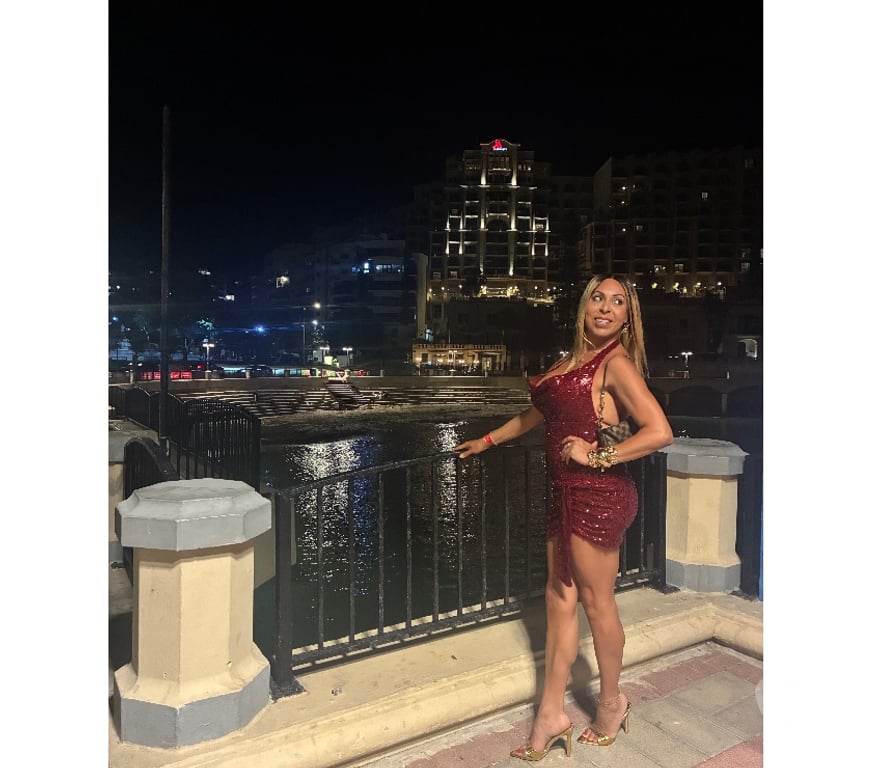 Trans Escorts East London Canary Wharf - East London - Photos for KAMILA, A STUNNING OLIVE-SKINNED SHEMALE