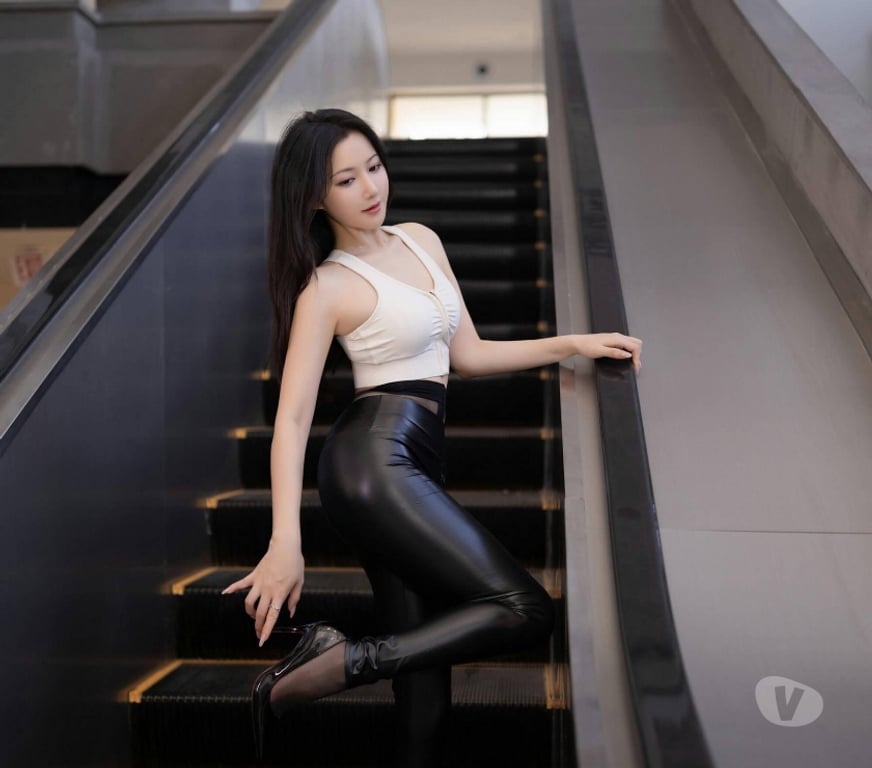 Escorts East London Gants Hill Station - East London - Photos for Asian service hot