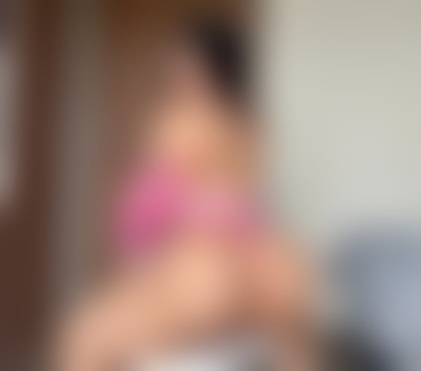 London Luton Airport - Luton — 🆕 girls Latina SONIA