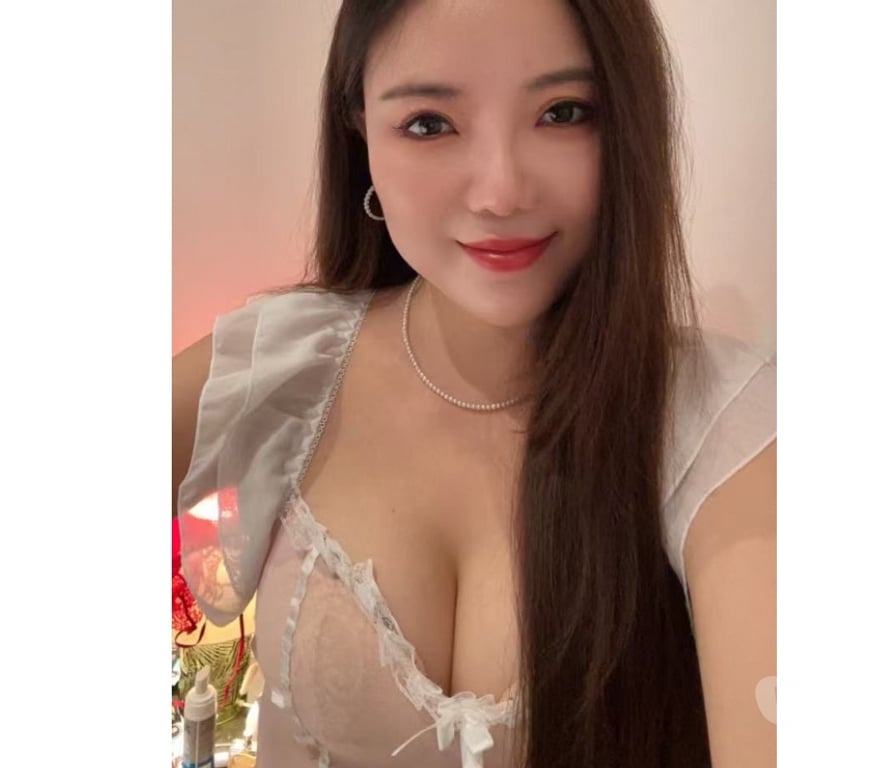 Escorts Norfolk Norwich - Photos for I am a petite, lively, and adorable girl.