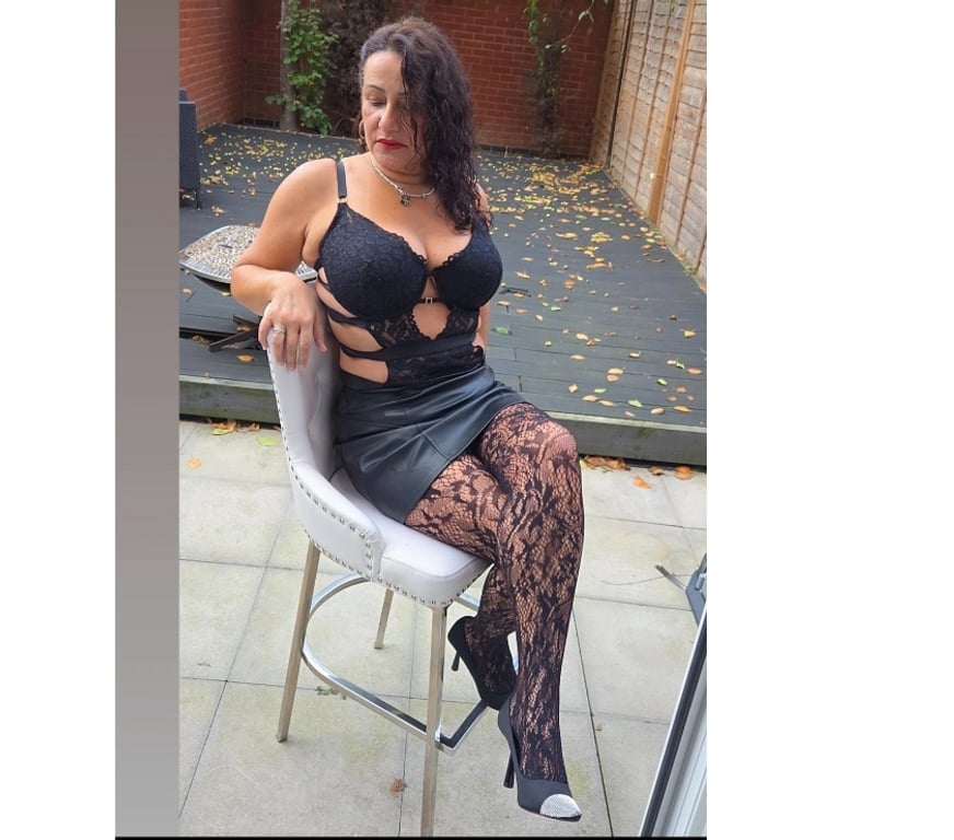Escorts Hertfordshire Dacorum - Photos for Gina milf naughty brazilian