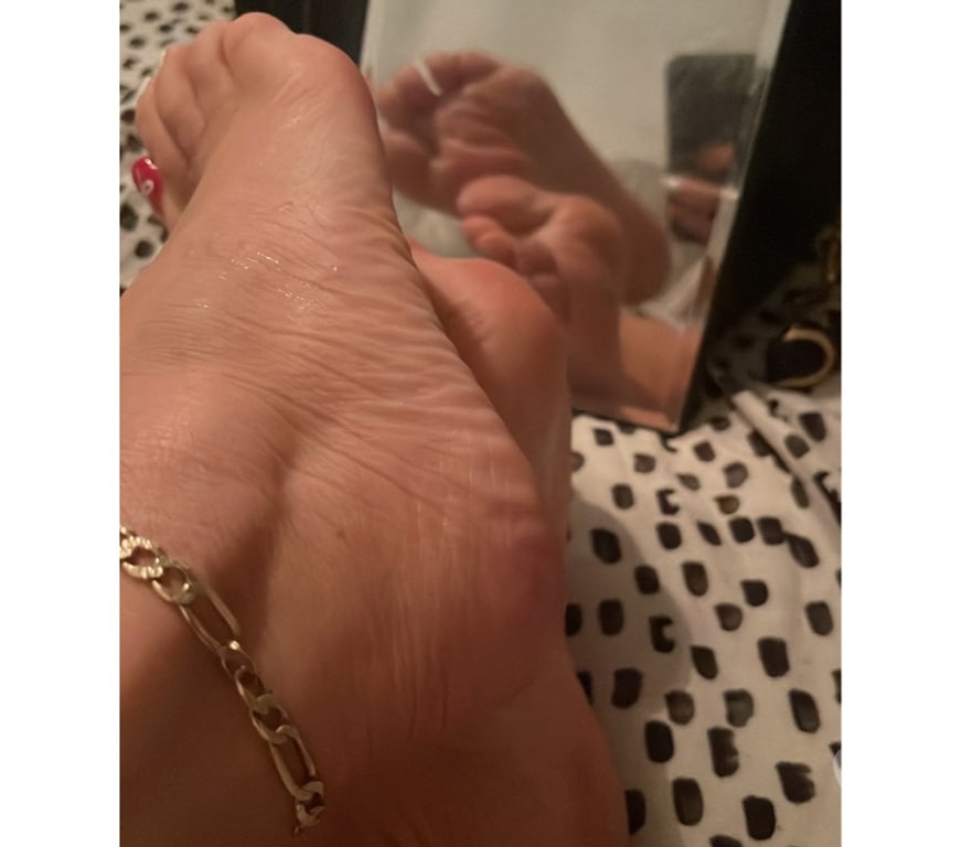 Escorts North London Edmondton Green Station - North London - Photos for FEET FETISH 🦶FEET WORSHIP 🦶🦶❤️