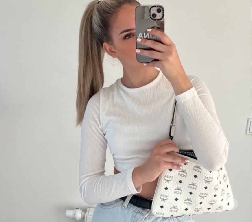 Escorts Hertfordshire St. Albans - Photos for Blonde big tits Big Ass 😘 confirmation