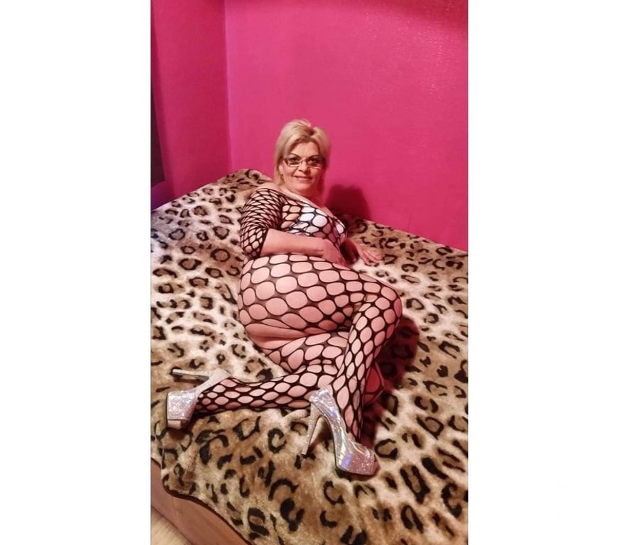 Escorts East London Redbridge - Photos for Hi!! ME NAME MILF ZARA! BARKING LOMBRIDGE RD