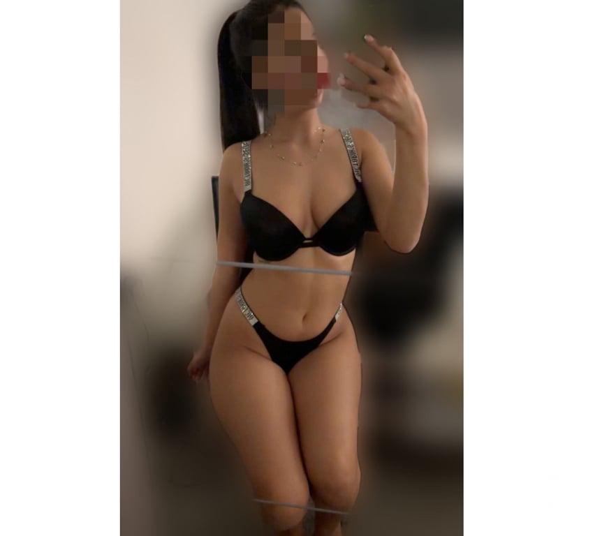 Escorts East London Dalston Junction Station - East London - Photos for New British Arab Girl In Area *First Time Ever*