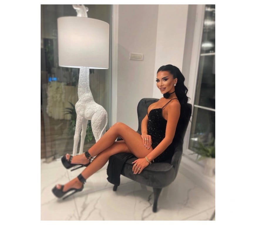 Escorts Bracknell Forest Crowthorne - Bracknell Forest - Photos for 🥂✨ VALENTINA 💋 VIP OUTCALL • YOUR PRIVATE ESCAPE