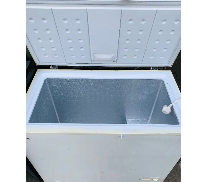 household goods North Northamptonshire Corby - North Northamptonshire - Photos for Logik Frost free chest freezer 😍