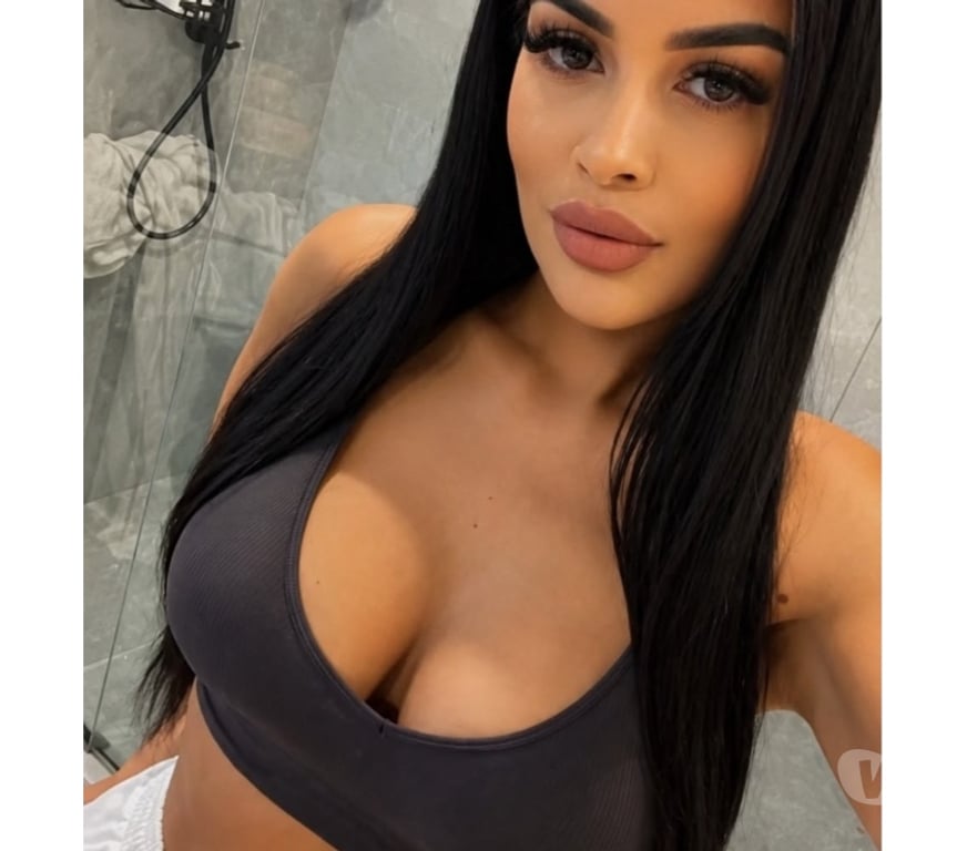 Escorts Hertfordshire Dacorum - Photos for Naughty brunette just outcall