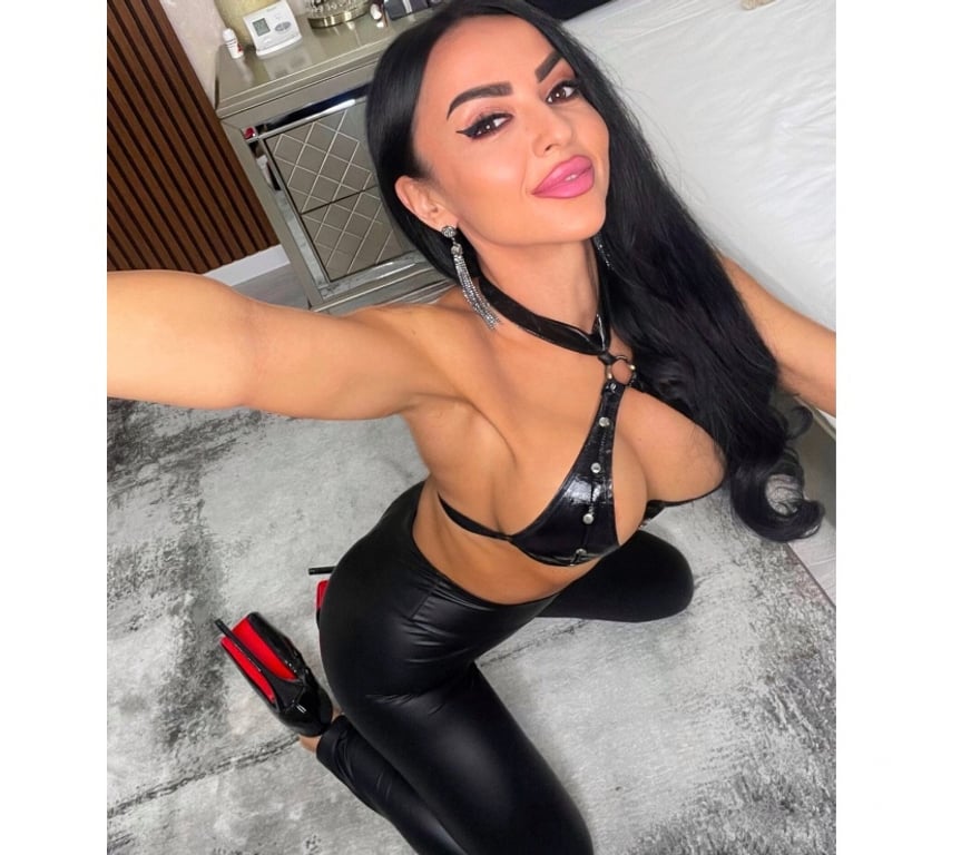Escorts South West London Kingston upon Thames - Photos for First time in town 🥂 In&Outt 24h Damaris