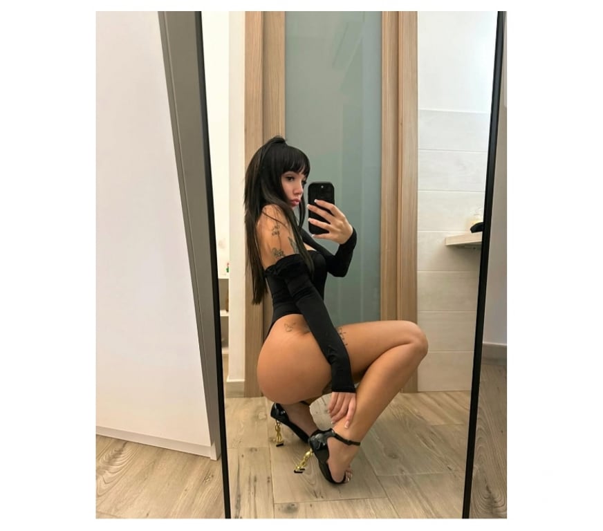 Escorts Surrey Elmbridge - Photos for A Little Elegance Goes Far