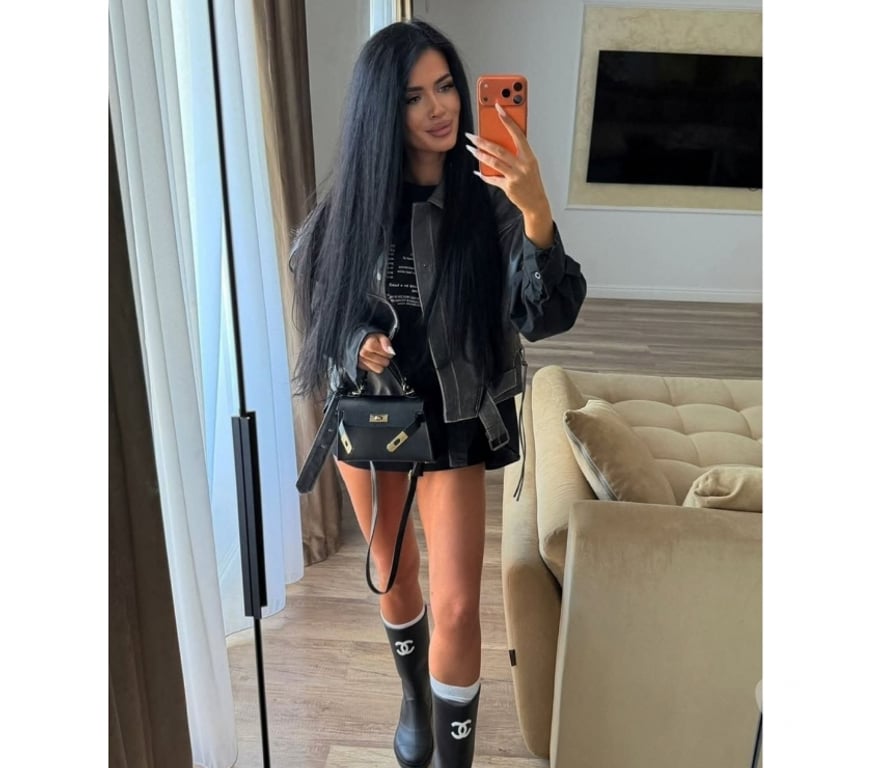 Escorts Essex Basildon - Photos for Alexandra — Sophisticated & Discreet