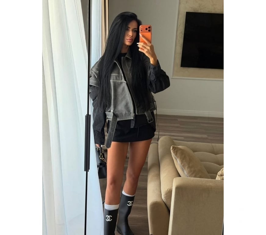 Escorts Essex Basildon - Photos for Alexandra — Sophisticated & Discreet
