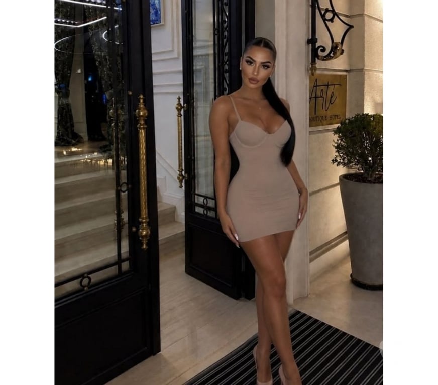 Escorts Hertfordshire Stevenage - Photos for Lorena — Positive Energy & Elegance